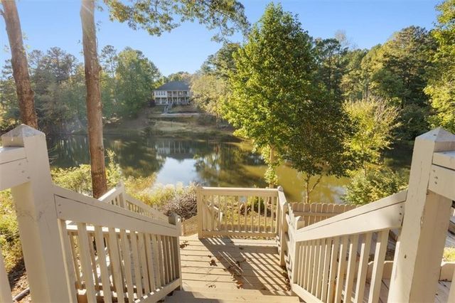 55 Rocky Circle NE, White, GA 30184