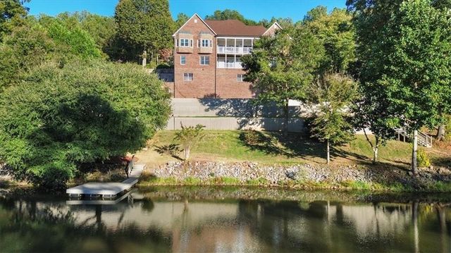 55 Rocky Circle NE, White, GA 30184