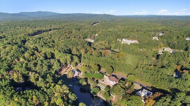55 Rocky Circle NE, White, GA 30184