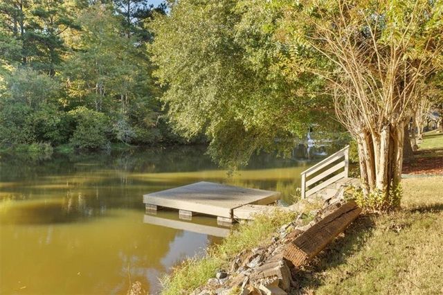 55 Rocky Circle NE, White, GA 30184