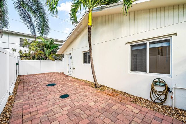 17 Fayette Drive, Ocean Ridge, FL 33435