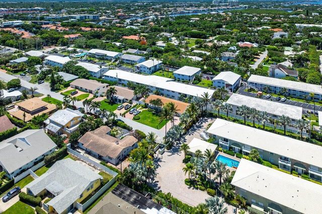 17 Fayette Drive, Ocean Ridge, FL 33435