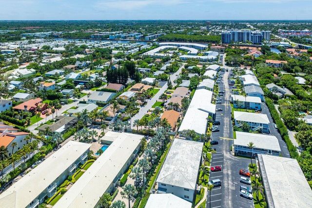 17 Fayette Drive, Ocean Ridge, FL 33435