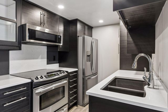3680 Independence Avenue S 10, Saint Louis Park, MN 55426