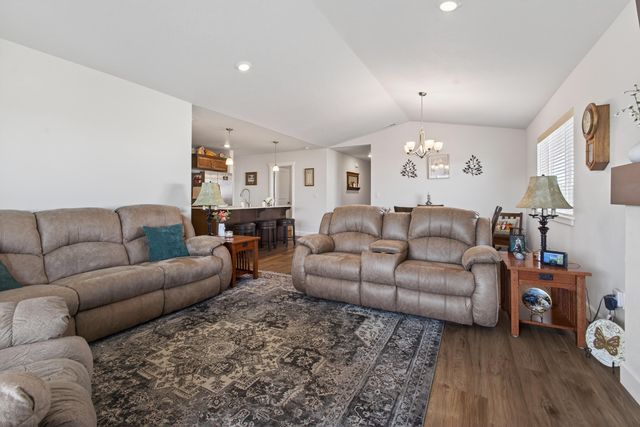 1225 NW Willow Parkway Road, Madras, OR 97741