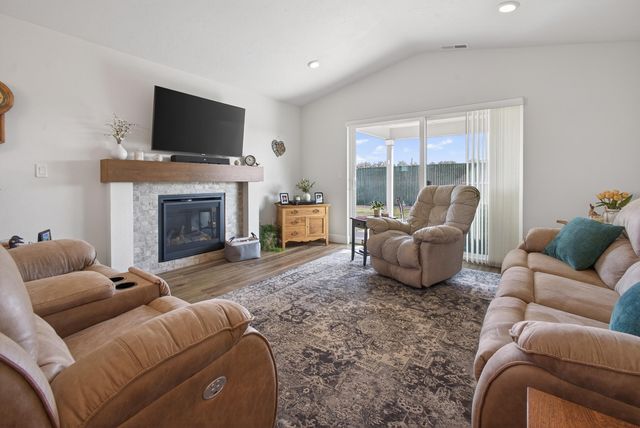 1225 NW Willow Parkway Road, Madras, OR 97741