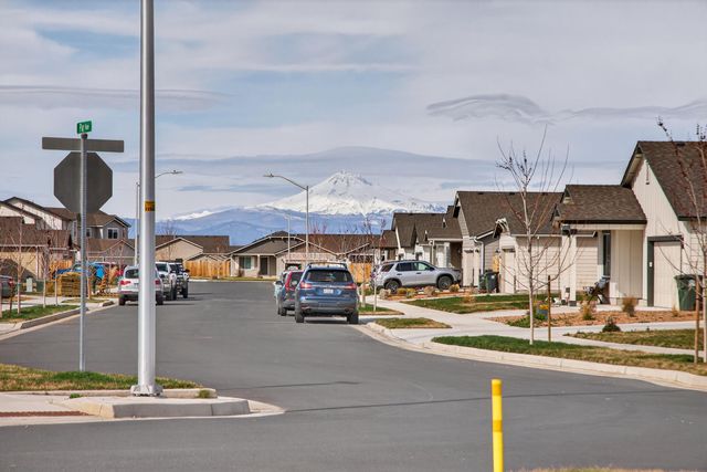 1225 NW Willow Parkway Road, Madras, OR 97741