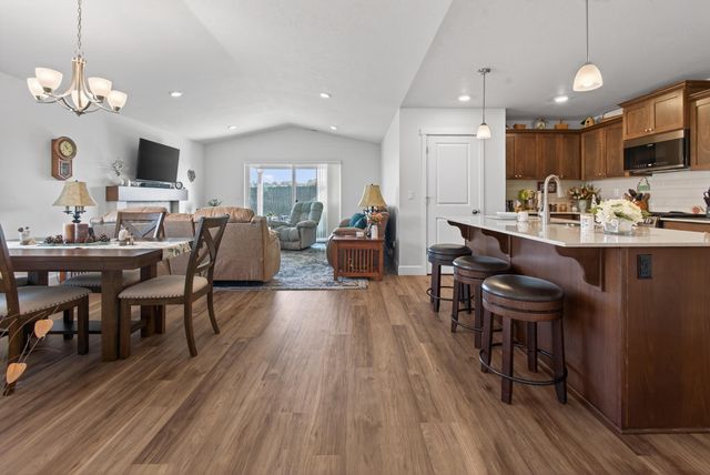 1225 NW Willow Parkway Road, Madras, OR 97741