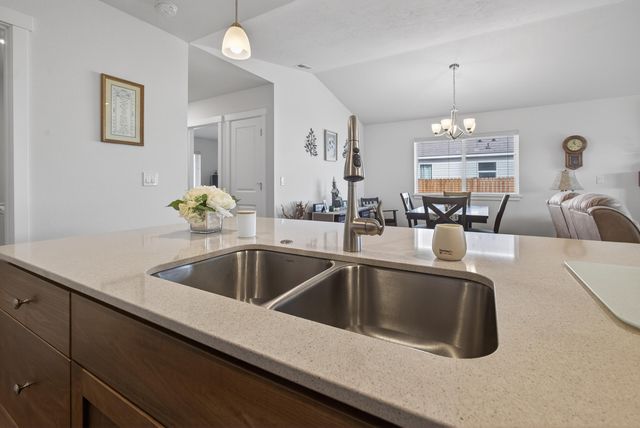 1225 NW Willow Parkway Road, Madras, OR 97741