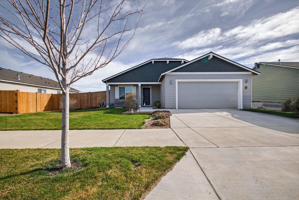 1225 NW Willow Parkway Road, Madras, OR 97741