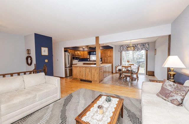 1442 N Lapham STREET, Oconomowoc, WI 53066