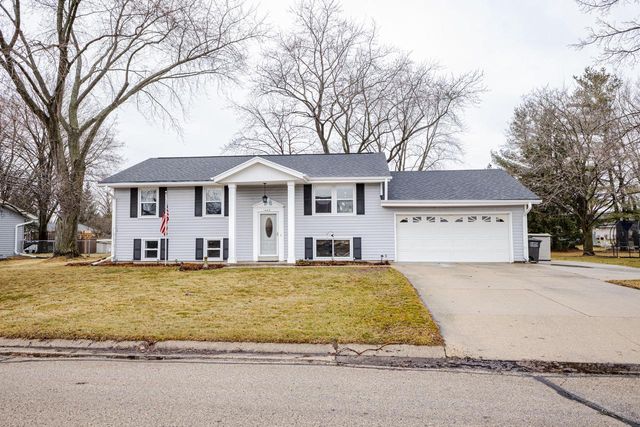 1442 N Lapham STREET, Oconomowoc, WI 53066