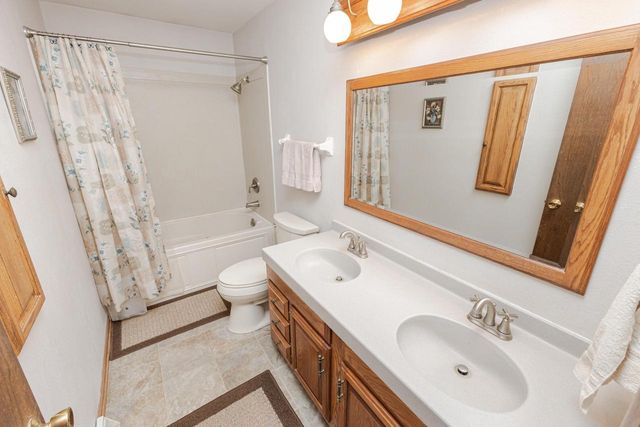 1442 N Lapham STREET, Oconomowoc, WI 53066