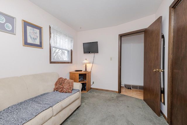 1442 N Lapham STREET, Oconomowoc, WI 53066