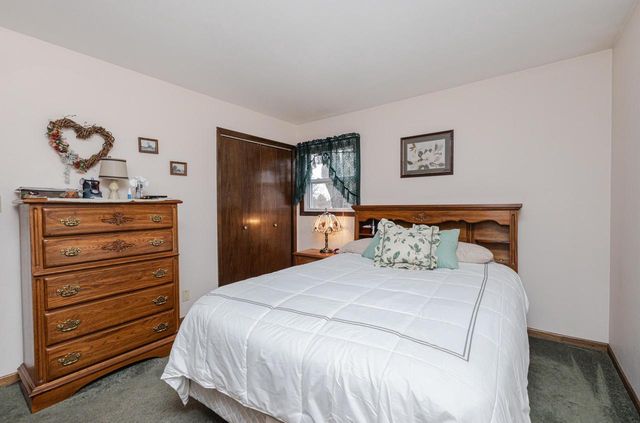 1442 N Lapham STREET, Oconomowoc, WI 53066