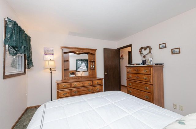 1442 N Lapham STREET, Oconomowoc, WI 53066