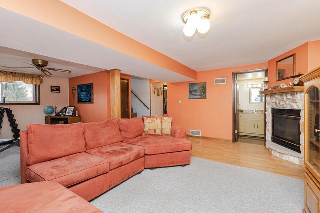 1442 N Lapham STREET, Oconomowoc, WI 53066