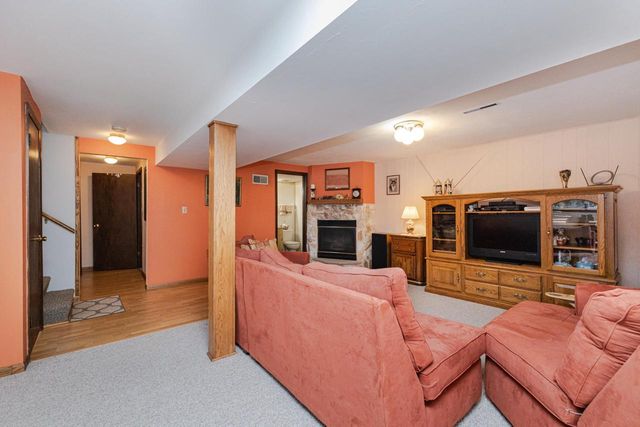 1442 N Lapham STREET, Oconomowoc, WI 53066