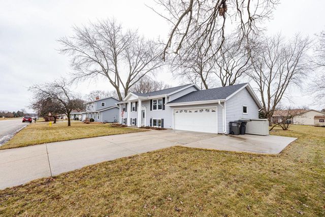 1442 N Lapham STREET, Oconomowoc, WI 53066