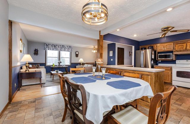 1442 N Lapham STREET, Oconomowoc, WI 53066