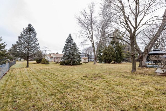 1442 N Lapham STREET, Oconomowoc, WI 53066