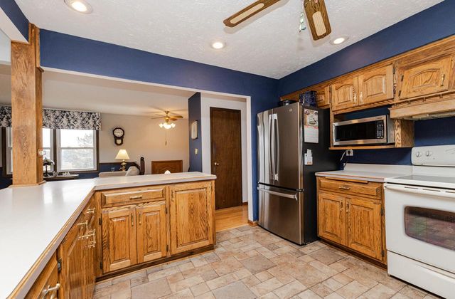 1442 N Lapham STREET, Oconomowoc, WI 53066