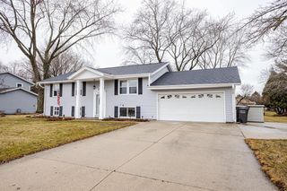 1442 N Lapham STREET, Oconomowoc, WI 53066