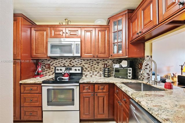 10053 Winding Lake Rd 101, Sunrise, FL 33351