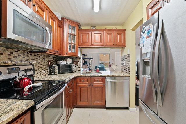 10053 Winding Lake Rd 101, Sunrise, FL 33351