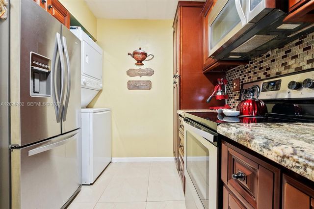 10053 Winding Lake Rd 101, Sunrise, FL 33351