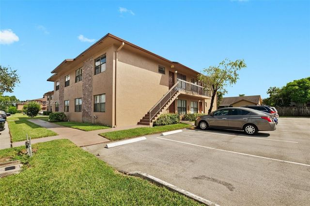 10053 Winding Lake Rd 101, Sunrise, FL 33351