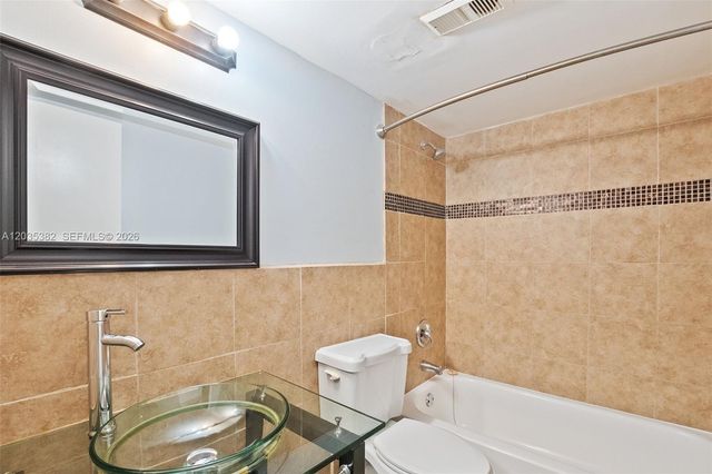10053 Winding Lake Rd 101, Sunrise, FL 33351