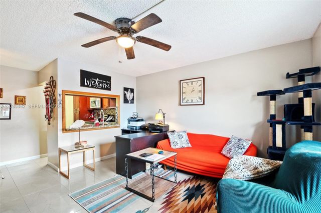 10053 Winding Lake Rd 101, Sunrise, FL 33351