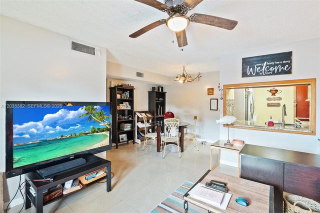 10053 Winding Lake Rd 101, Sunrise, FL 33351