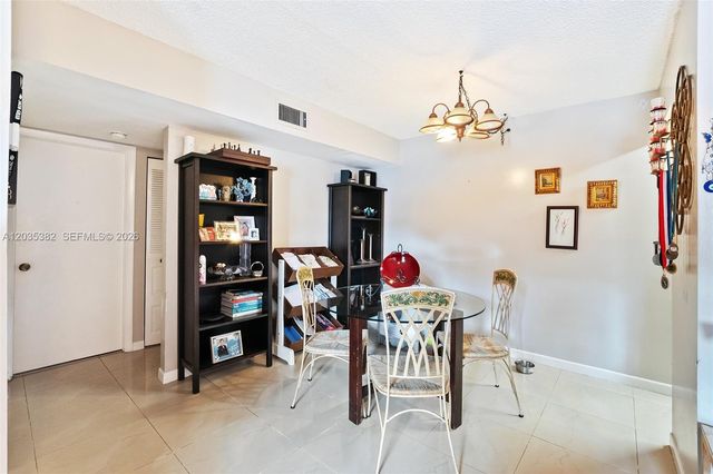 10053 Winding Lake Rd 101, Sunrise, FL 33351