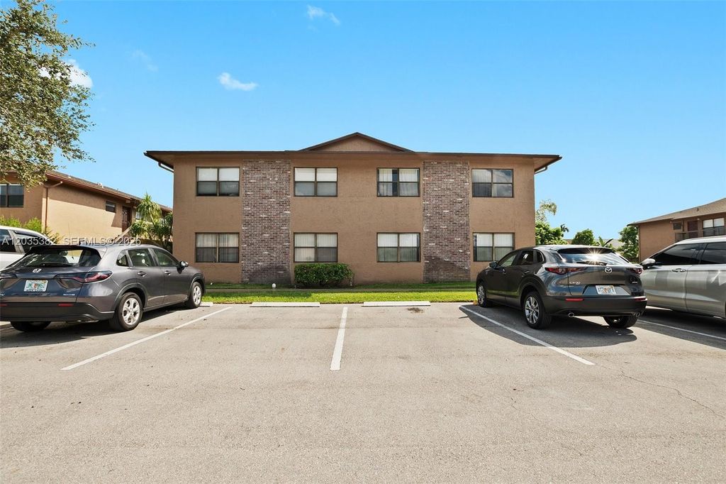 10053 Winding Lake Rd 101, Sunrise, FL 33351