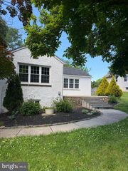 121 MACDADE RD, Phoenixville, PA 19460