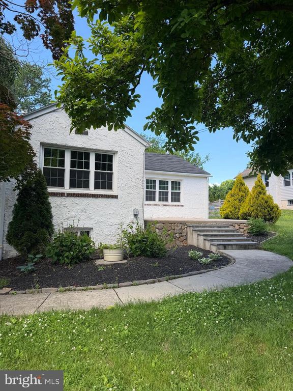 121 MACDADE RD, Phoenixville, PA 19460