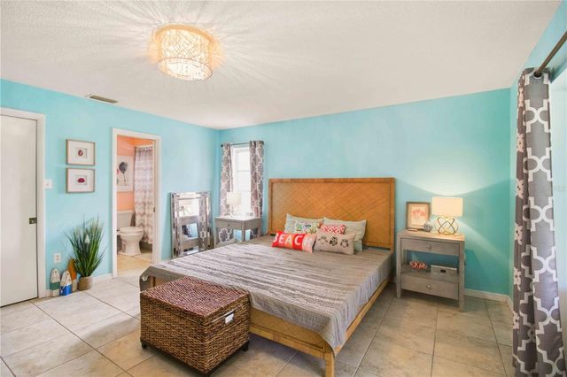 7354 W COUNTRY CLUB DRIVE N, Sarasota, FL 34243