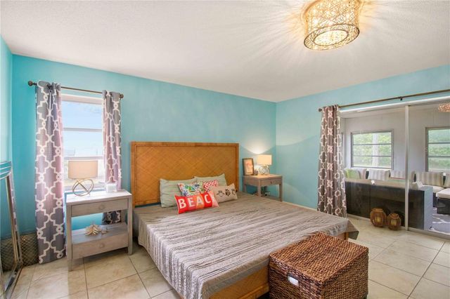 7354 W COUNTRY CLUB DRIVE N, Sarasota, FL 34243