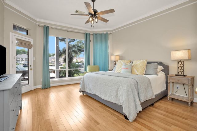 364 Bayshore Drive, Montgomery, TX 77356