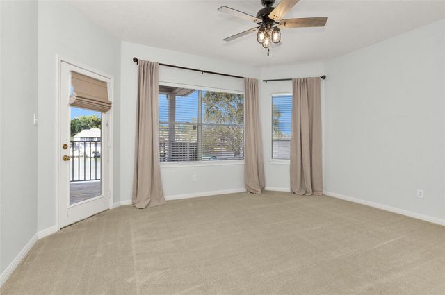 364 Bayshore Drive, Montgomery, TX 77356