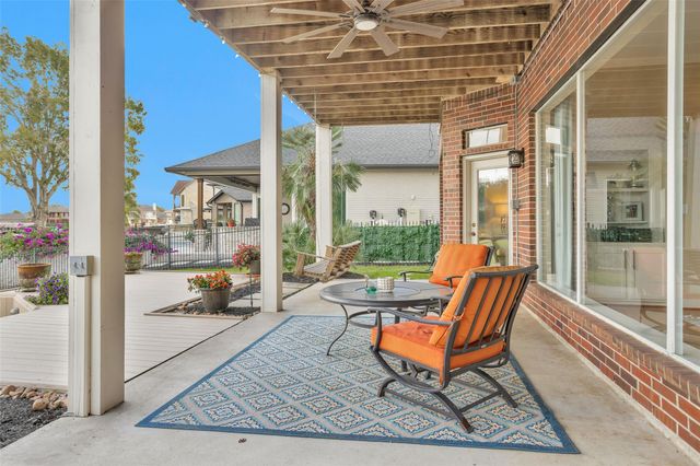 364 Bayshore Drive, Montgomery, TX 77356