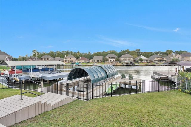 364 Bayshore Drive, Montgomery, TX 77356