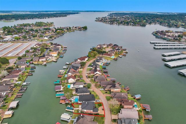 364 Bayshore Drive, Montgomery, TX 77356