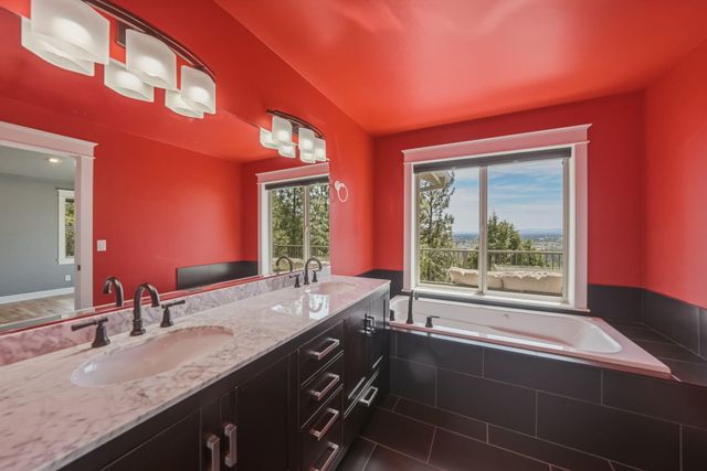 2409 NW Hillpine Court, Bend, OR 97703