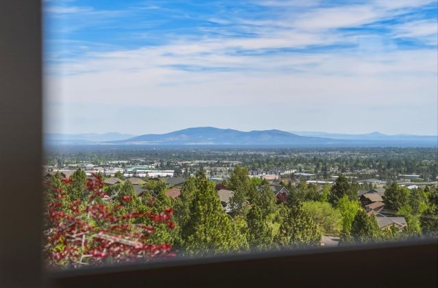 2409 NW Hillpine Court, Bend, OR 97703