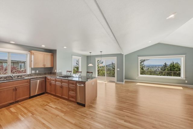 2409 NW Hillpine Court, Bend, OR 97703