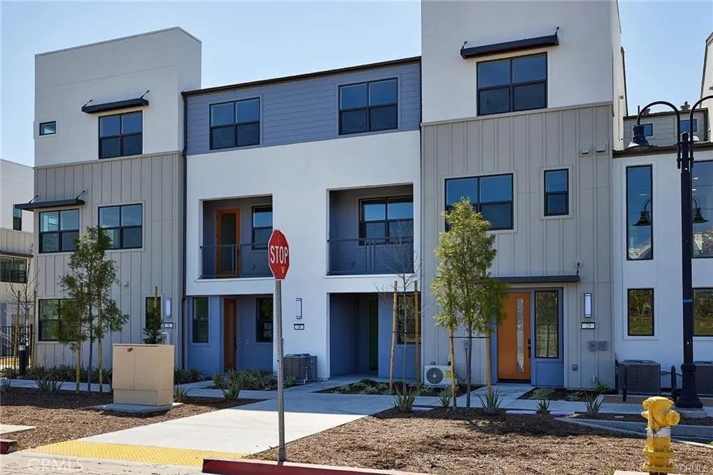 944 N Divino Privado 59, Ontario, CA 91764