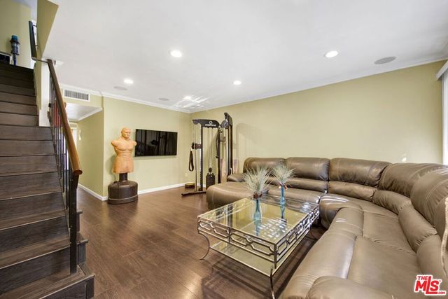 6330 Morse Avenue, North Hollywood, CA 91606